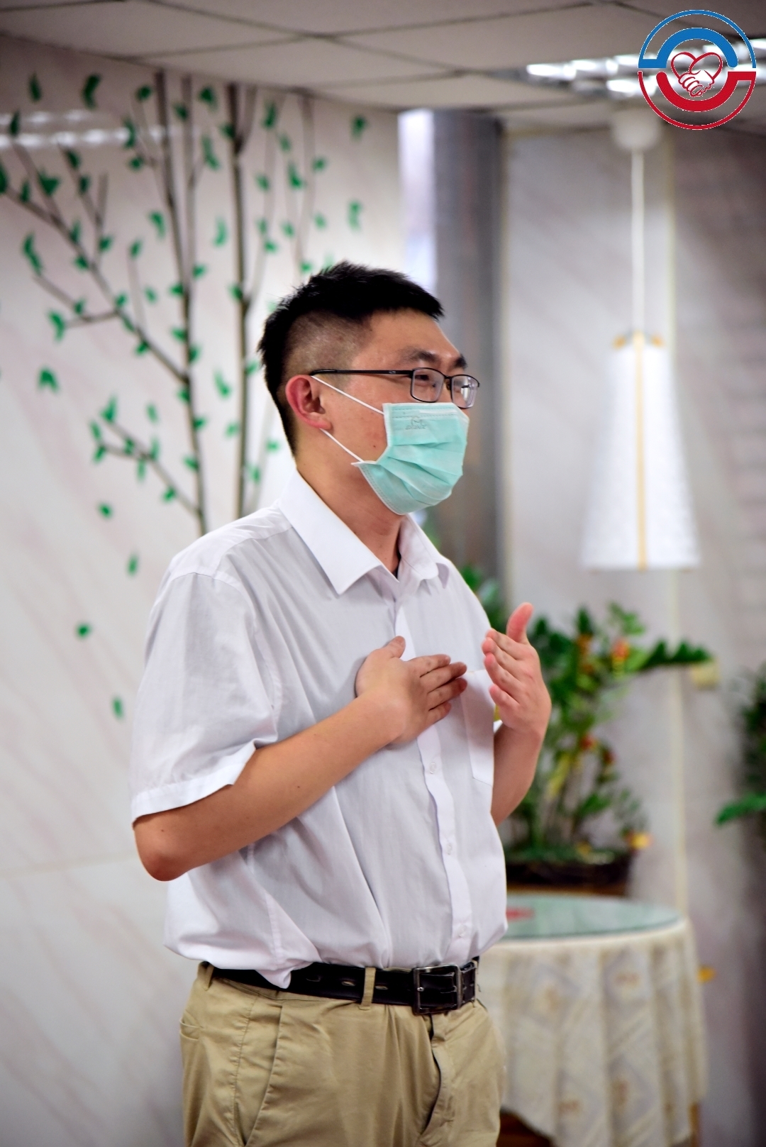 入冬要保暖，６穴道暖暖操助長輩暖呼呼-膻中穴